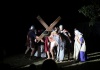 Martínez. Emotiva recreación de 'La Pasión según San Juan' junto al río: el camino de la cruz en tiempo de folklore